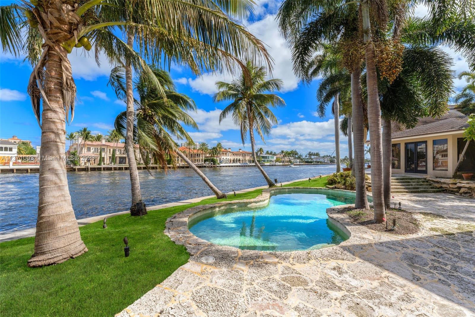 ROYAL PALM YACHT & COUNTR - Residential