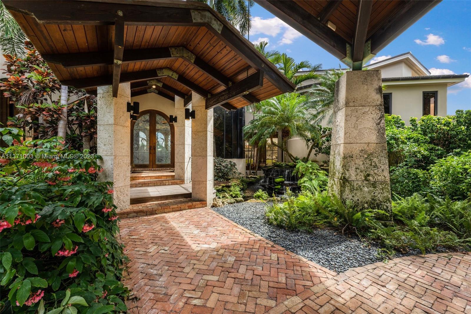 ROYAL PALM YACHT & COUNTR - Residential