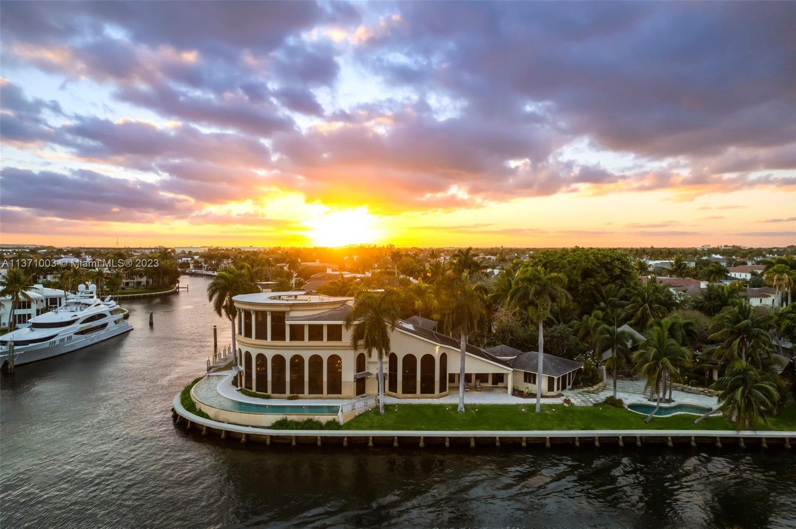 ROYAL PALM YACHT & COUNTR - Residential