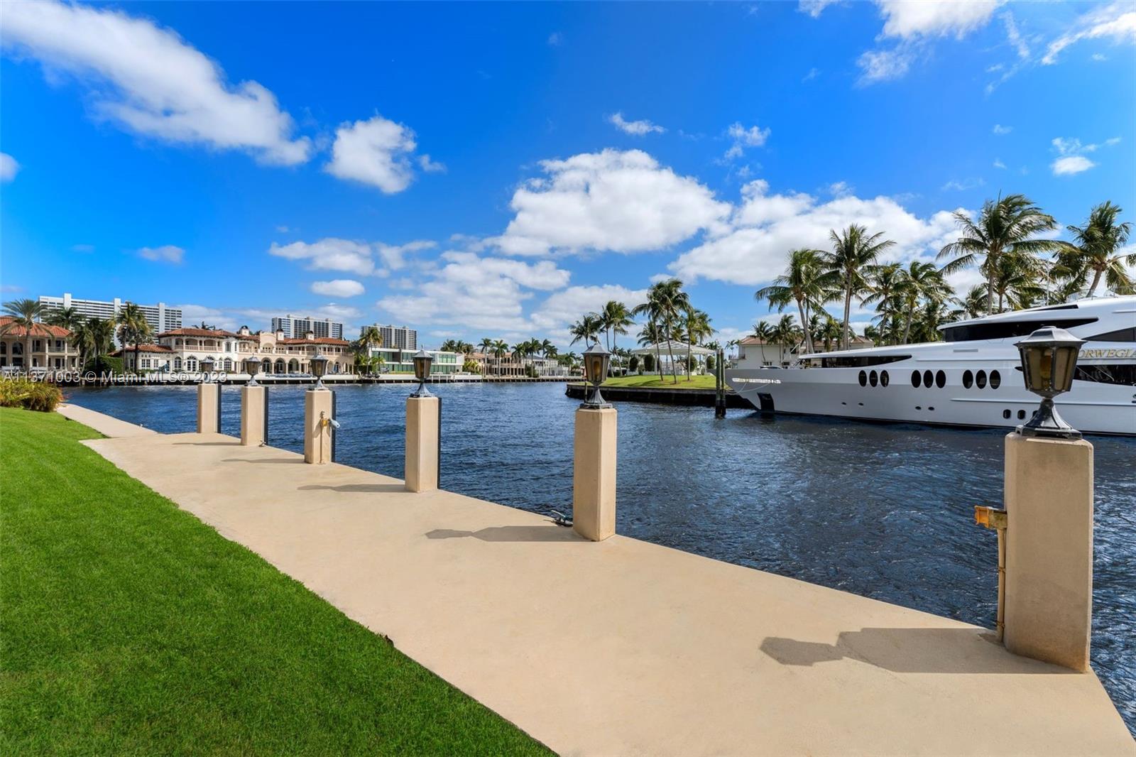 ROYAL PALM YACHT & COUNTR - Residential