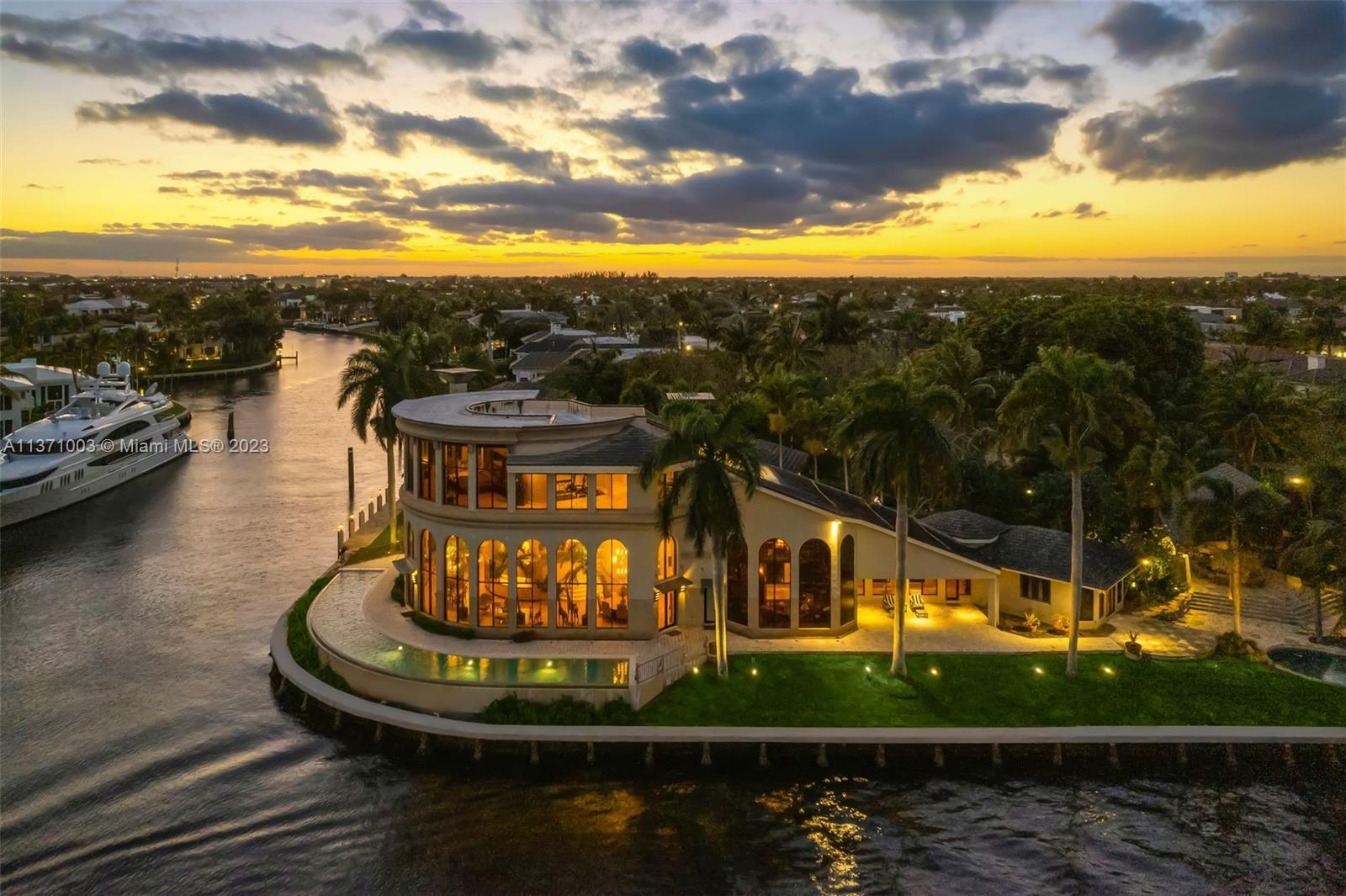 ROYAL PALM YACHT & COUNTR - Residential