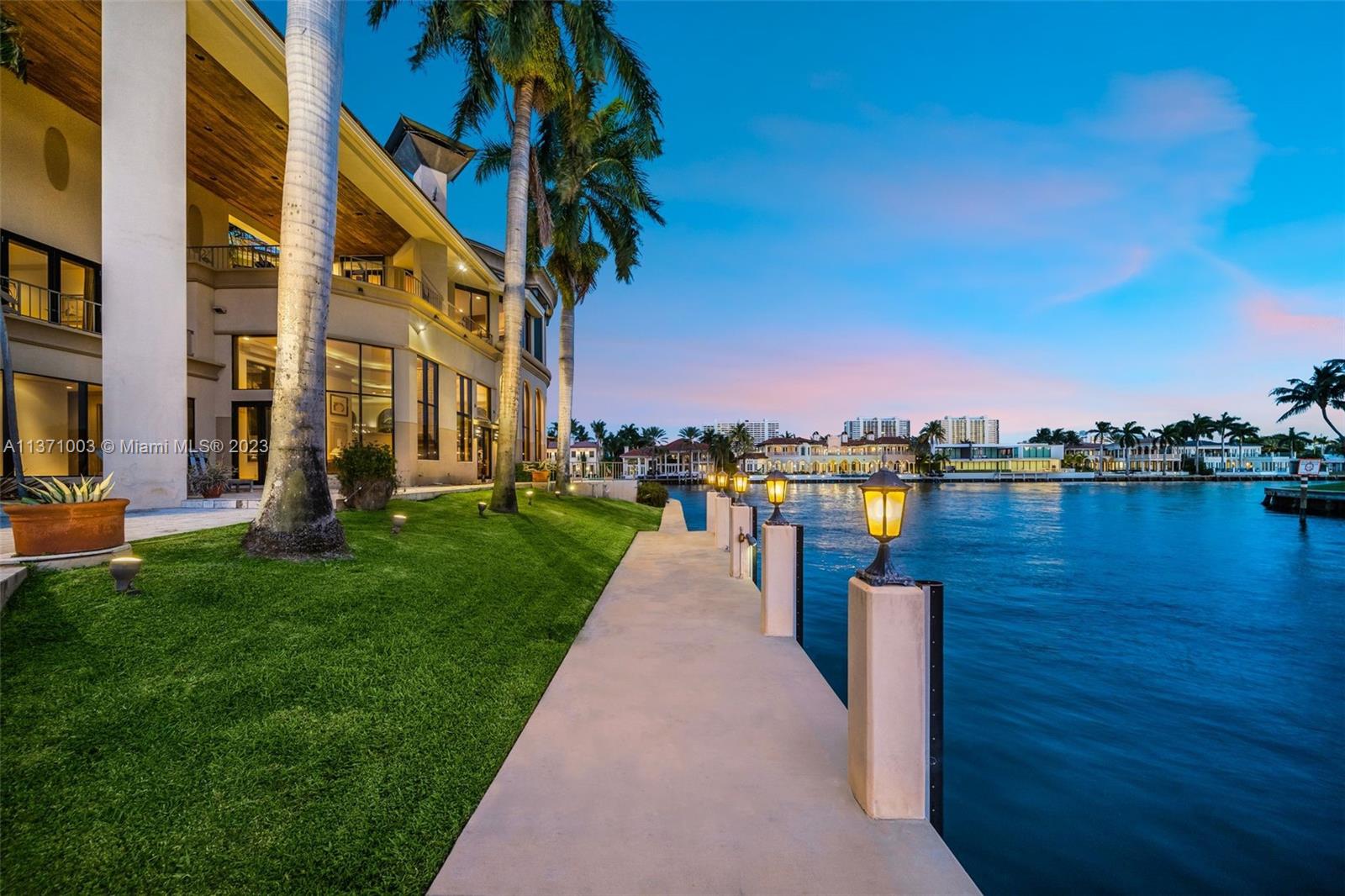ROYAL PALM YACHT & COUNTR - Residential