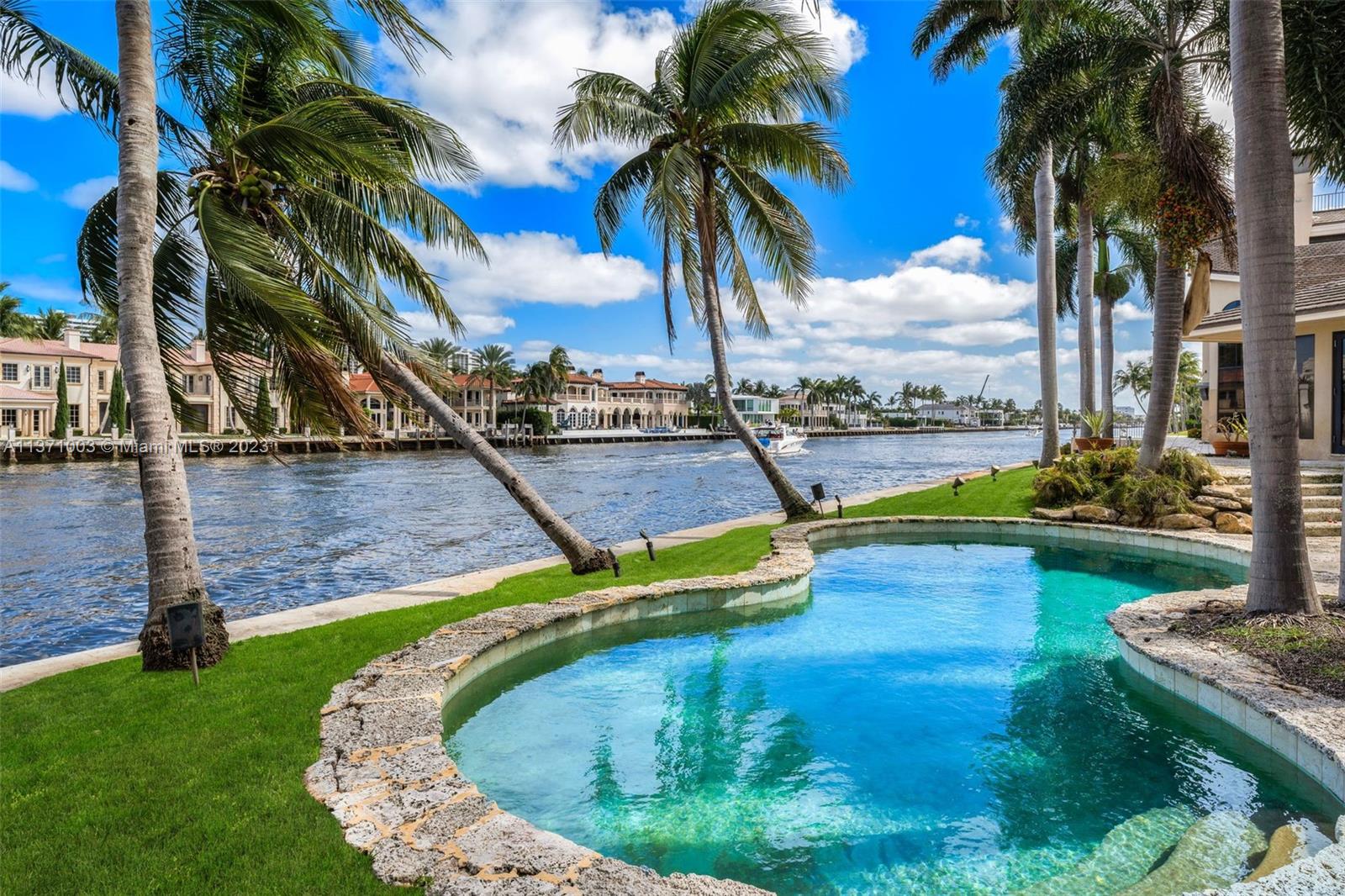 ROYAL PALM YACHT & COUNTR - Residential