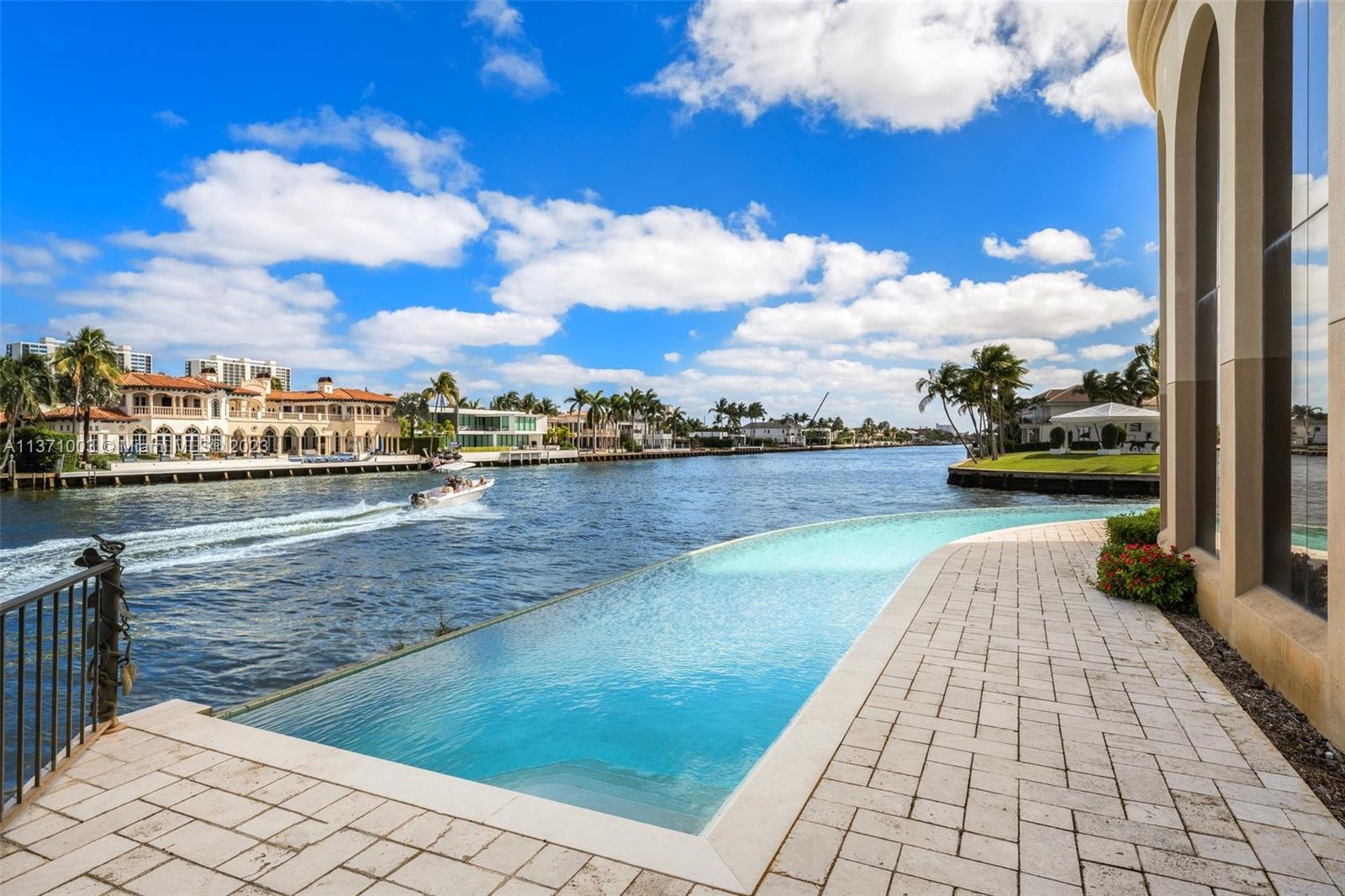 ROYAL PALM YACHT & COUNTR - Residential