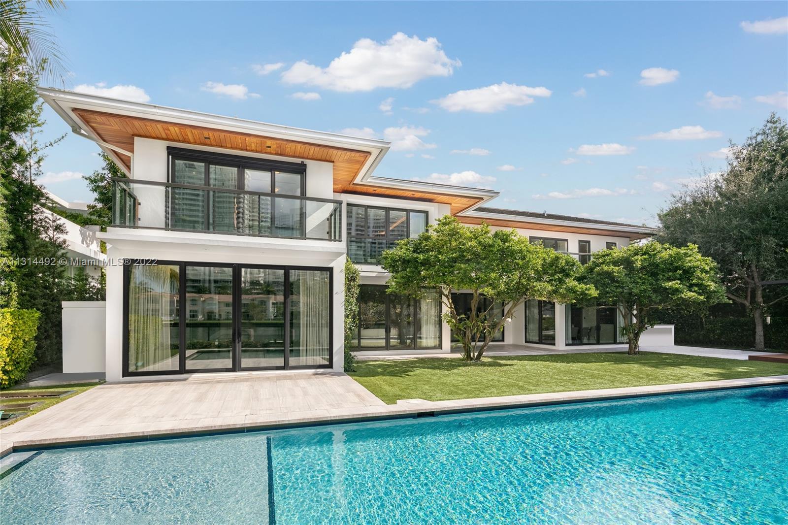 GOLDEN BEACH SEC F - Residential