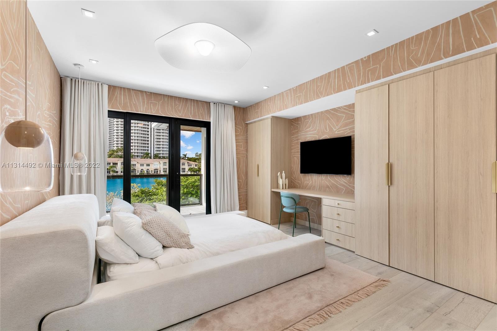 GOLDEN BEACH SEC F - Residential