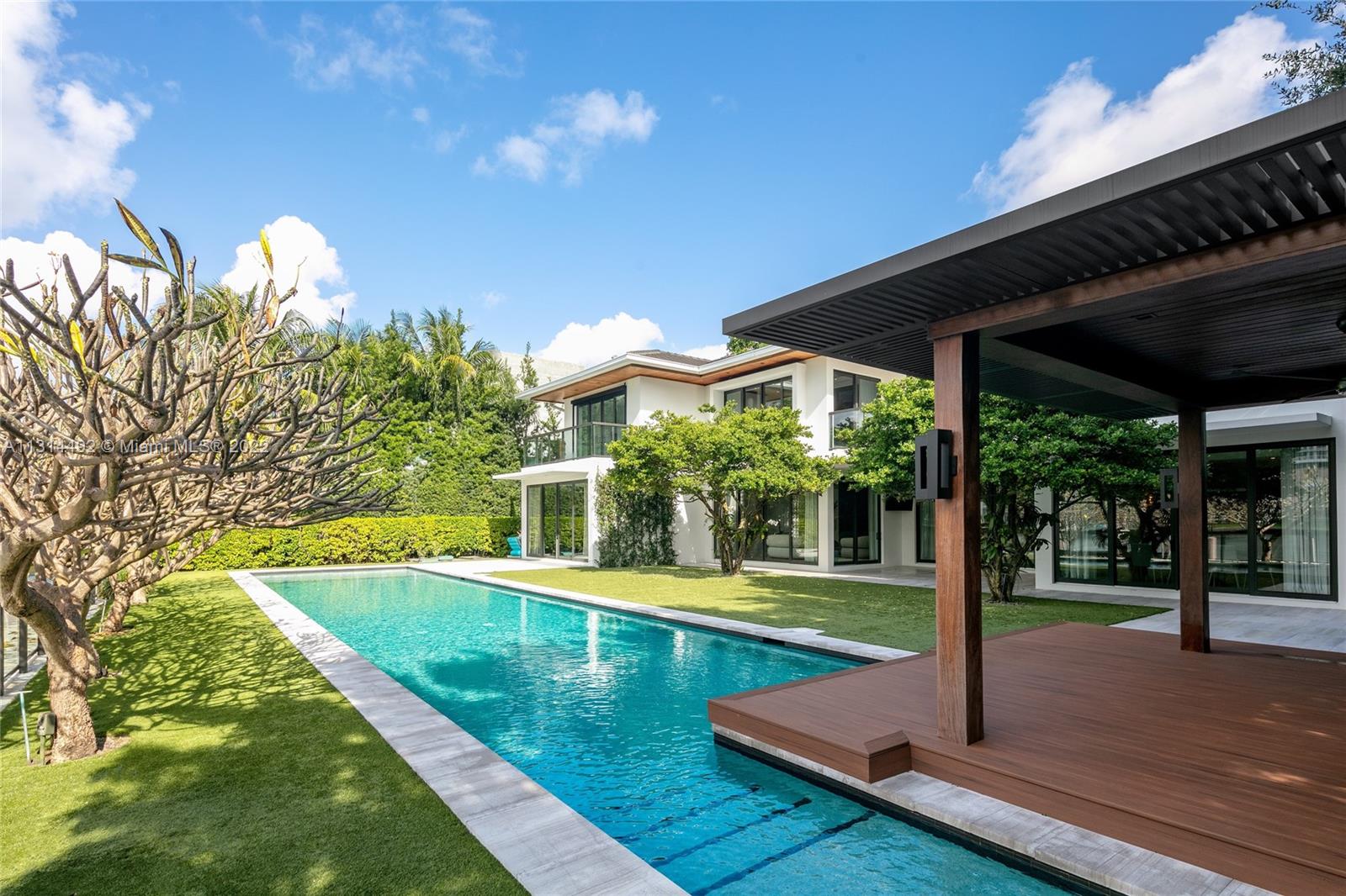 GOLDEN BEACH SEC F - Residential