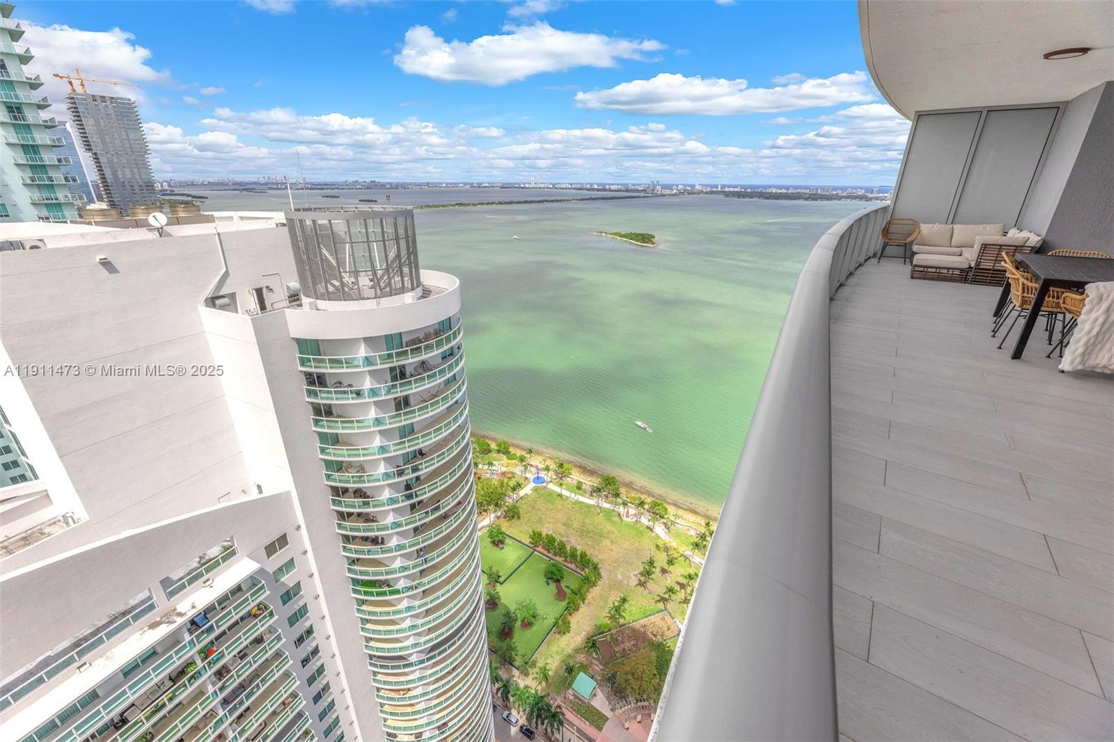 ARIA ON THE BAY CONDO - Residential