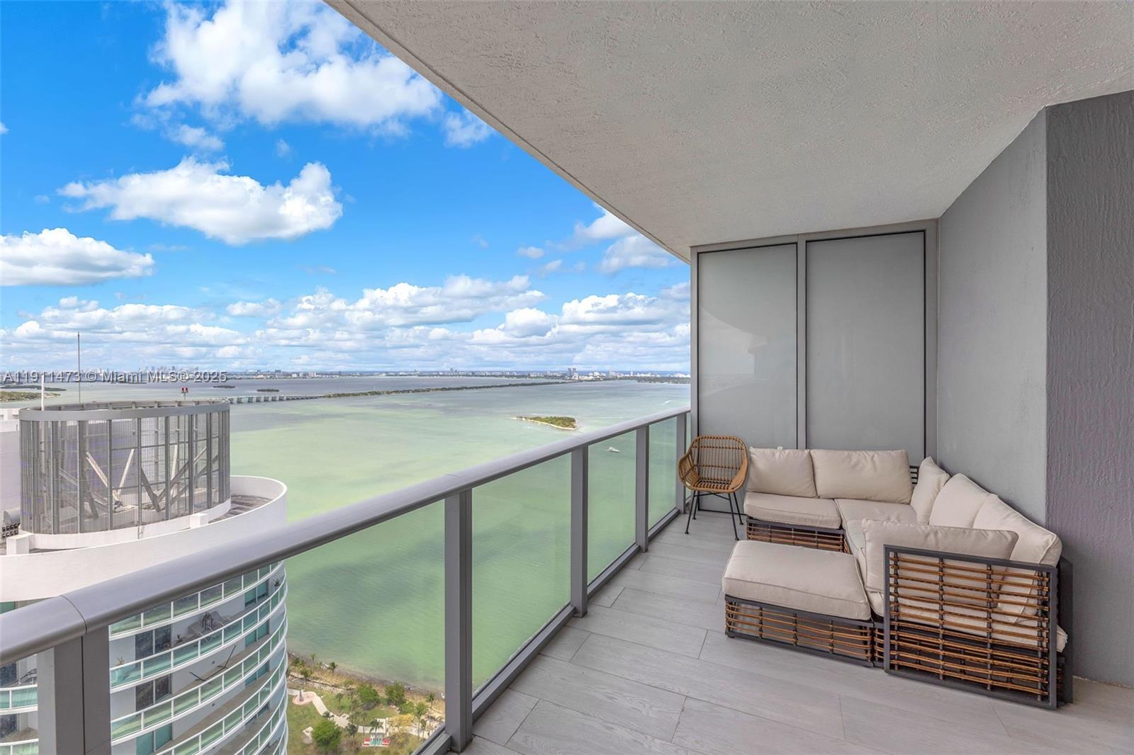 ARIA ON THE BAY CONDO - Residential