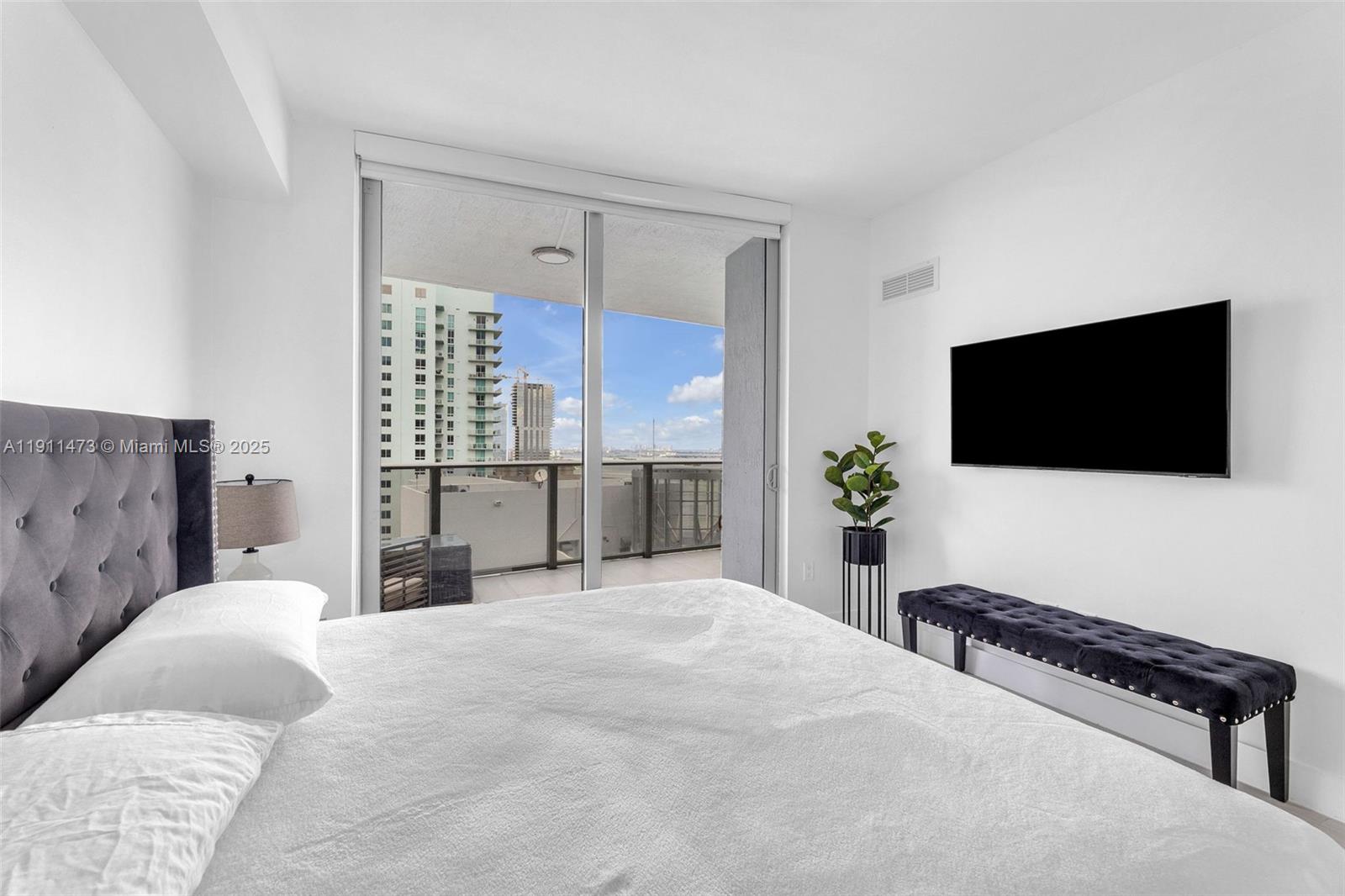 ARIA ON THE BAY CONDO - Residential