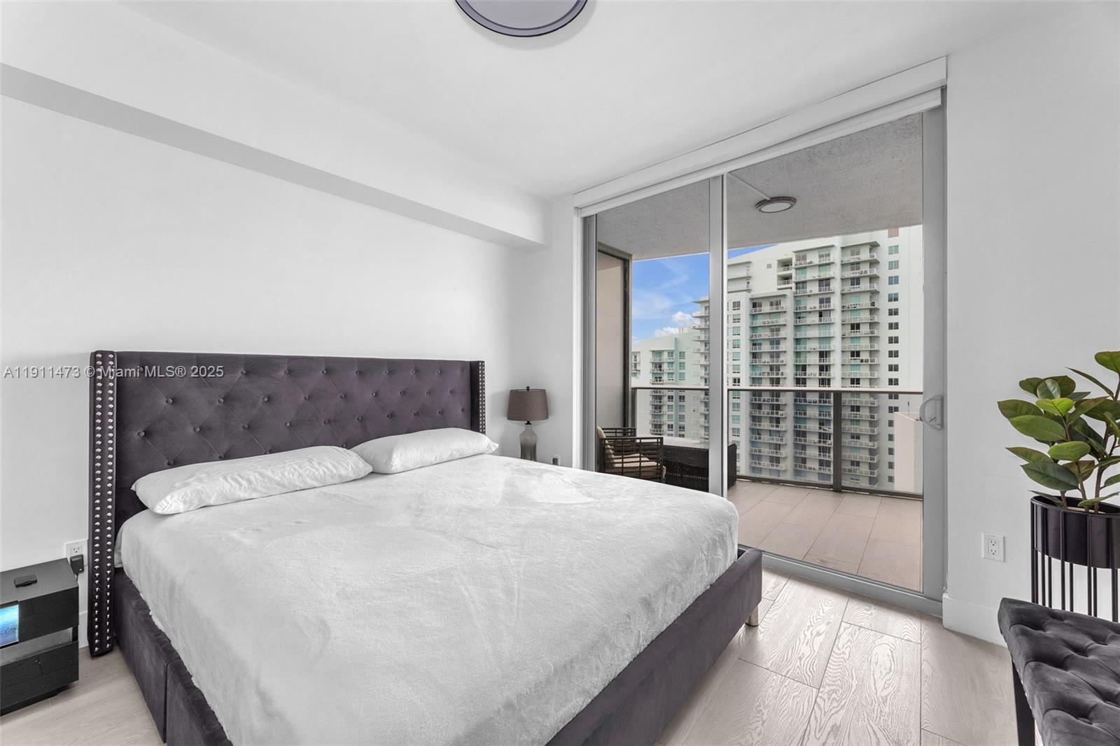 ARIA ON THE BAY CONDO - Residential