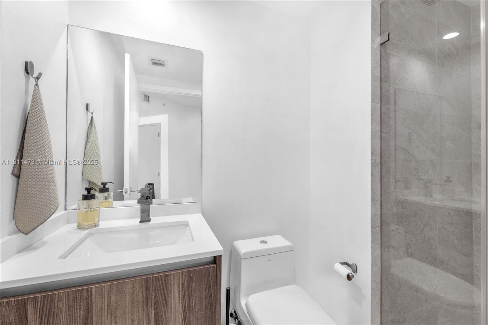 ARIA ON THE BAY CONDO - Residential