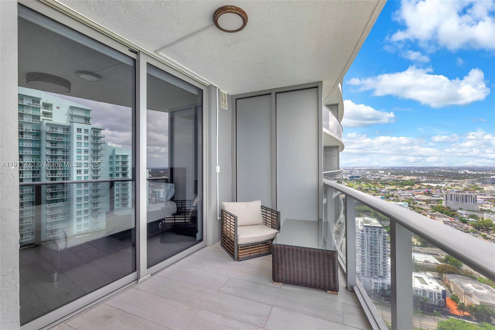 ARIA ON THE BAY CONDO - Residential