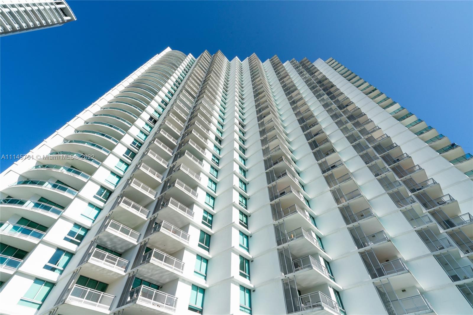 AWSOME 2 BEDROOM PLUS DEN OVERLOOKING MIAMI RIVER & BRICKELL CITY CENTRE.  LOCATED IN A PRIVATE GUARD GATED COMMUNITY, WIND AT RIVERFRONT SITS AMONG LUSH GARDENS, FOUNTAINS, AND A GREAT PARK AREA.  WITH CONDO AMENTIES GALLORE, RESDIENTS ENJOY A STATE OF THE ART FITNESS CENTER WITH AN INDOOR RACQUETBALL COURT, A SPA, AND AN EXPANSIVE POOL DECK REPLETE WITH A HOT TUB. THIS SPLIT PLAN CONDO HAS OVER 120 SQ FT OF OUTDOOR TERRACE SPACE, MARBLE BATHS, PORCELAIN FLOORS, STAINLESS STEEL APPLIANCES, AND GREAT CLOSET SPACE.