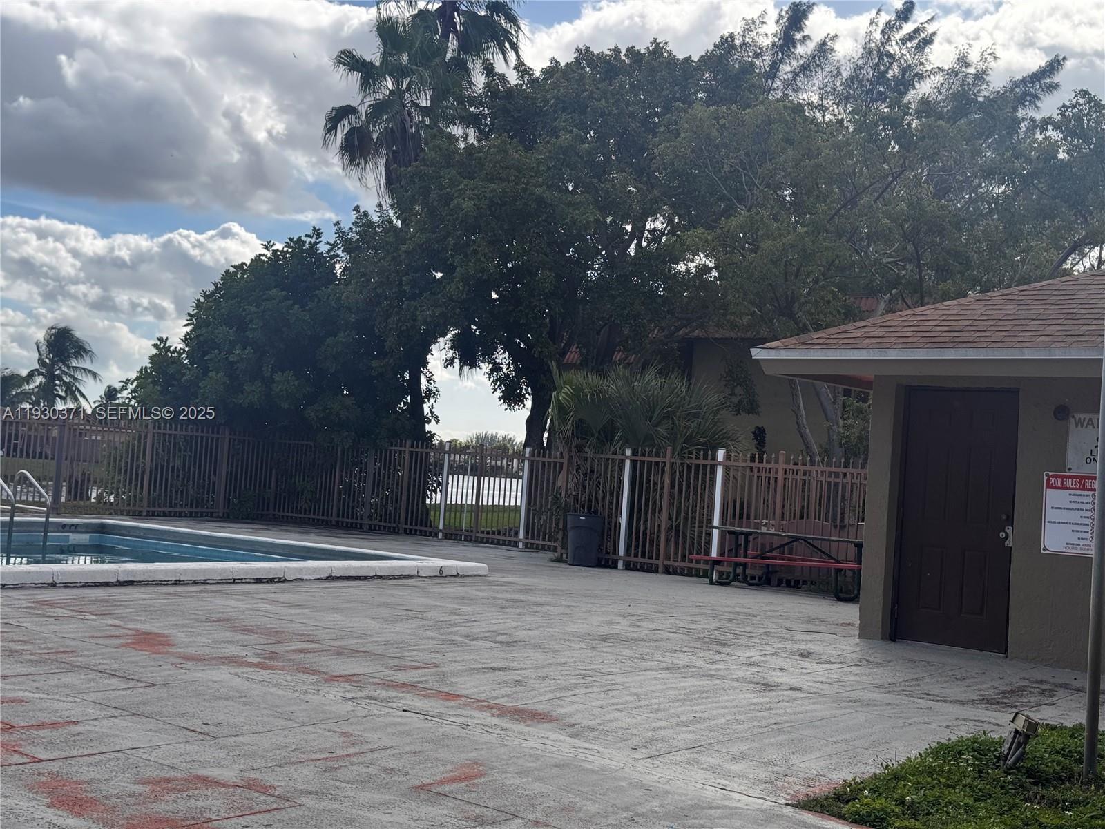 LAGO GRANDE CONDO THREE C - Residential