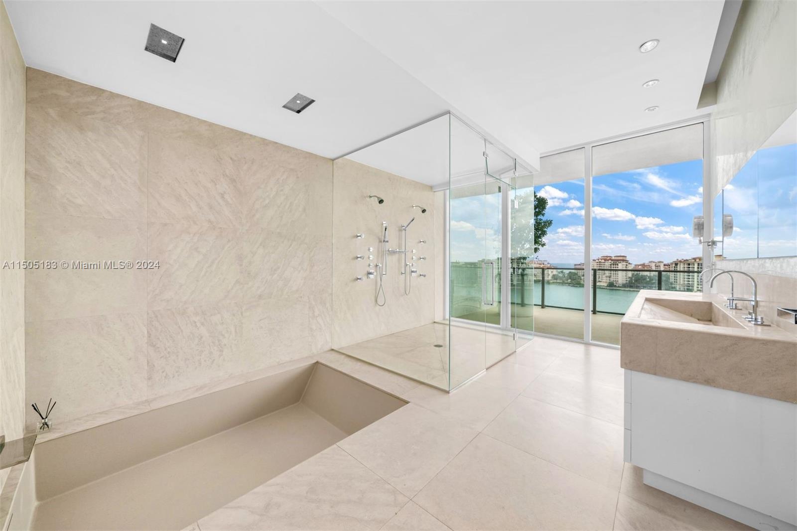 APOGEE CONDO - Residential
