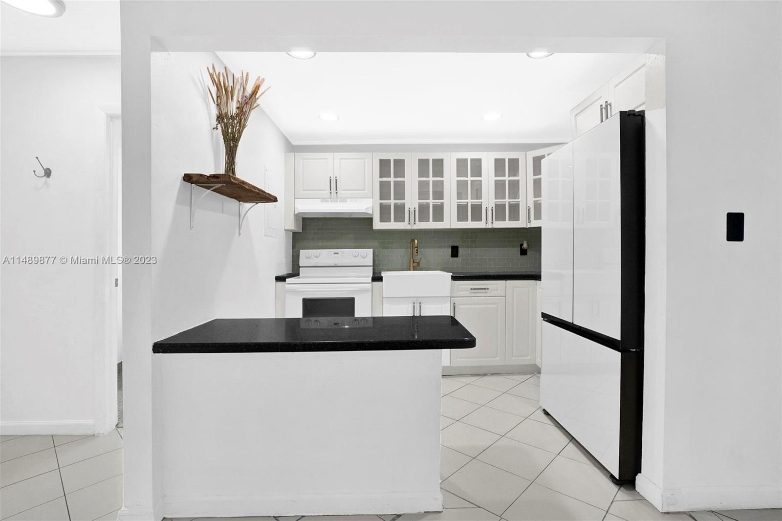 OMEGA CONDO NO 2 - Residential