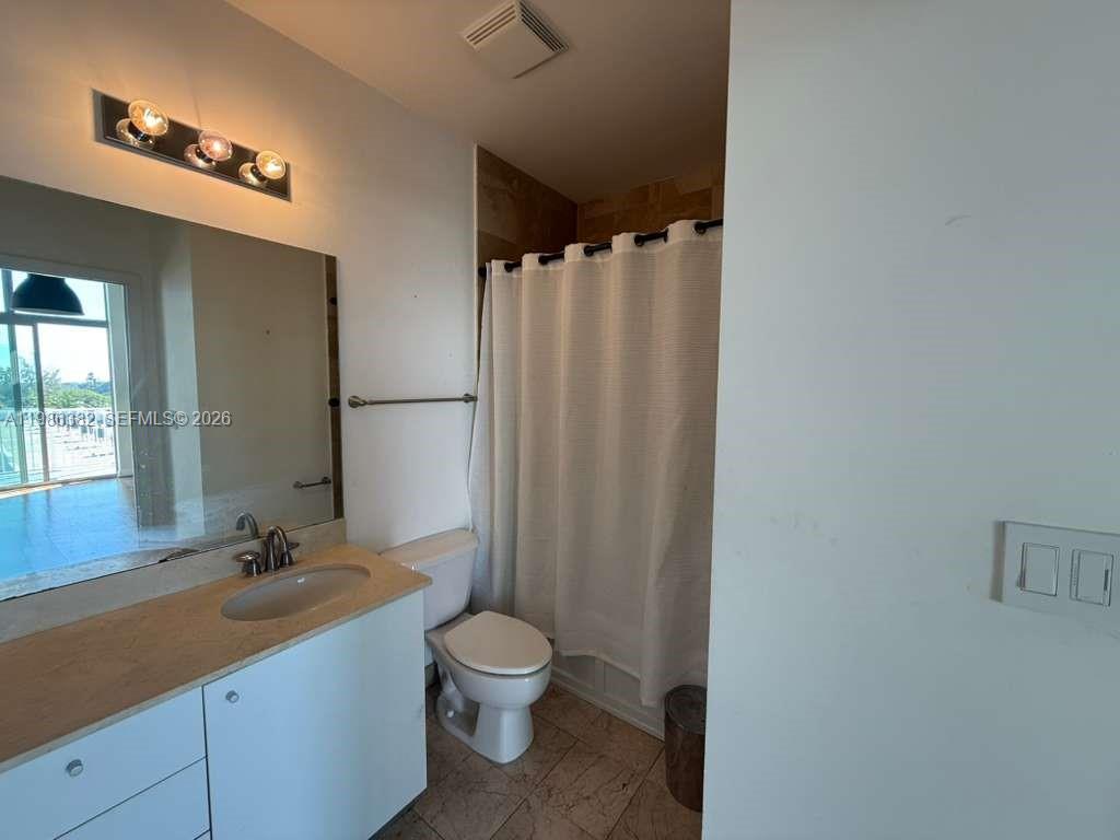 LOFTS AT HOLLYWOOD STATIO - Residential