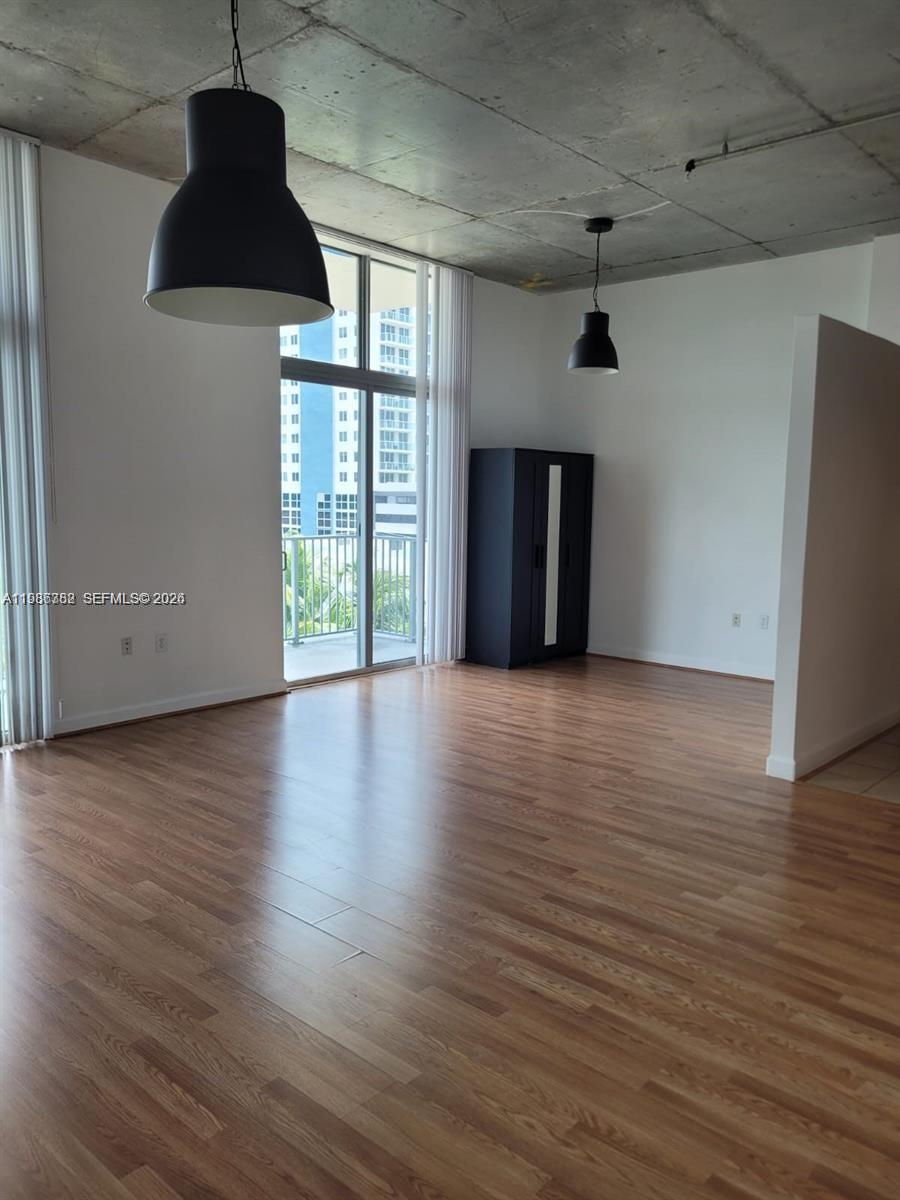 LOFTS AT HOLLYWOOD STATIO - Residential