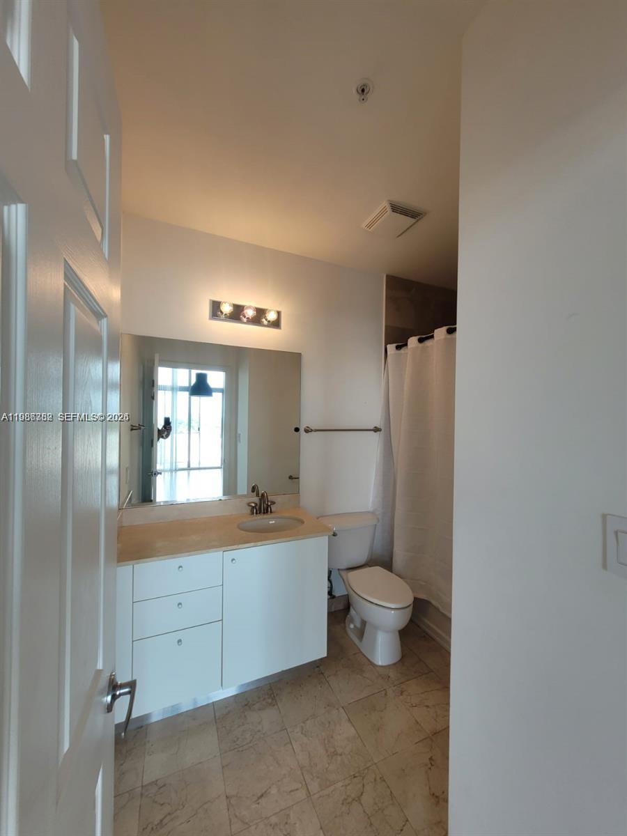 LOFTS AT HOLLYWOOD STATIO - Residential