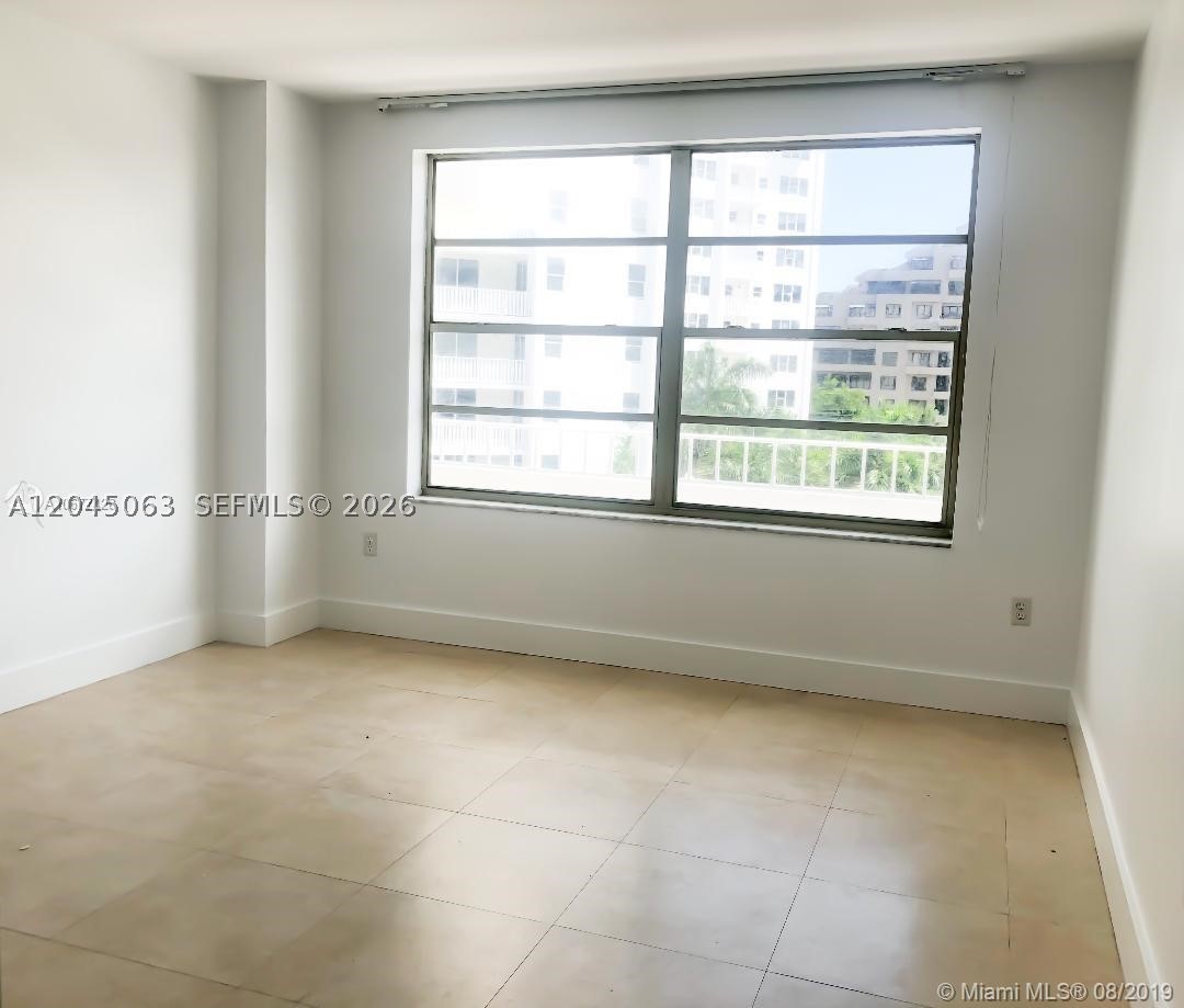 COMMODORE CLUB SOUTH COND - Residential Lease