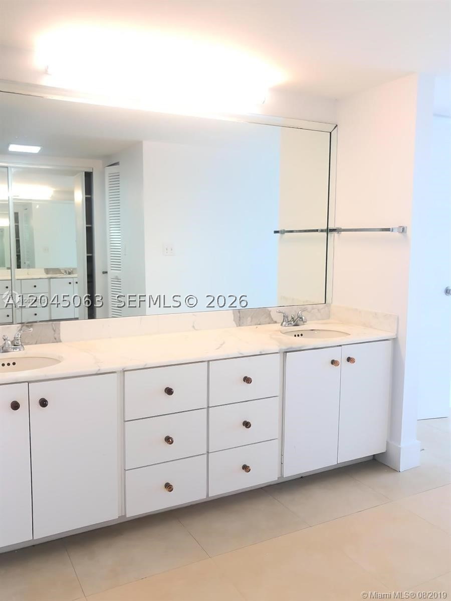 COMMODORE CLUB SOUTH COND - Residential Lease