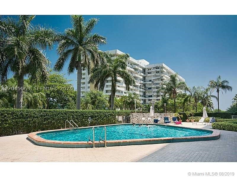 COMMODORE CLUB SOUTH COND - Residential Lease