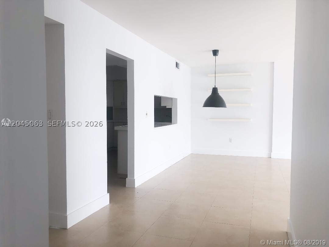COMMODORE CLUB SOUTH COND - Residential Lease