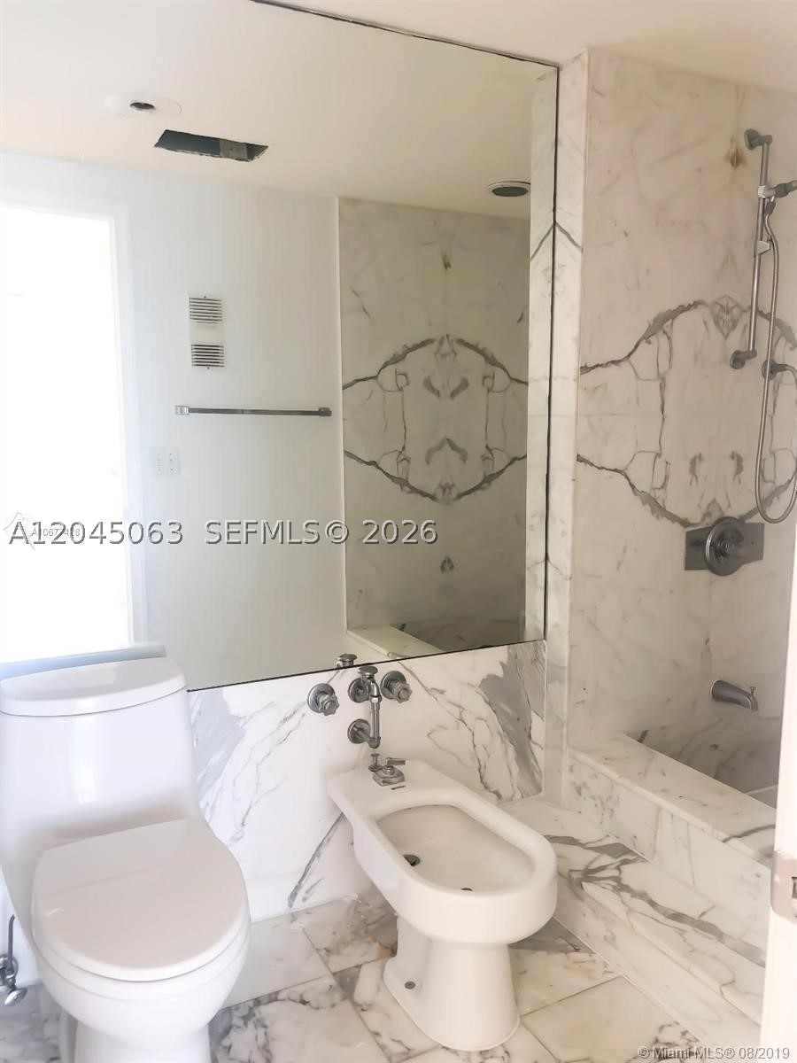 COMMODORE CLUB SOUTH COND - Residential Lease