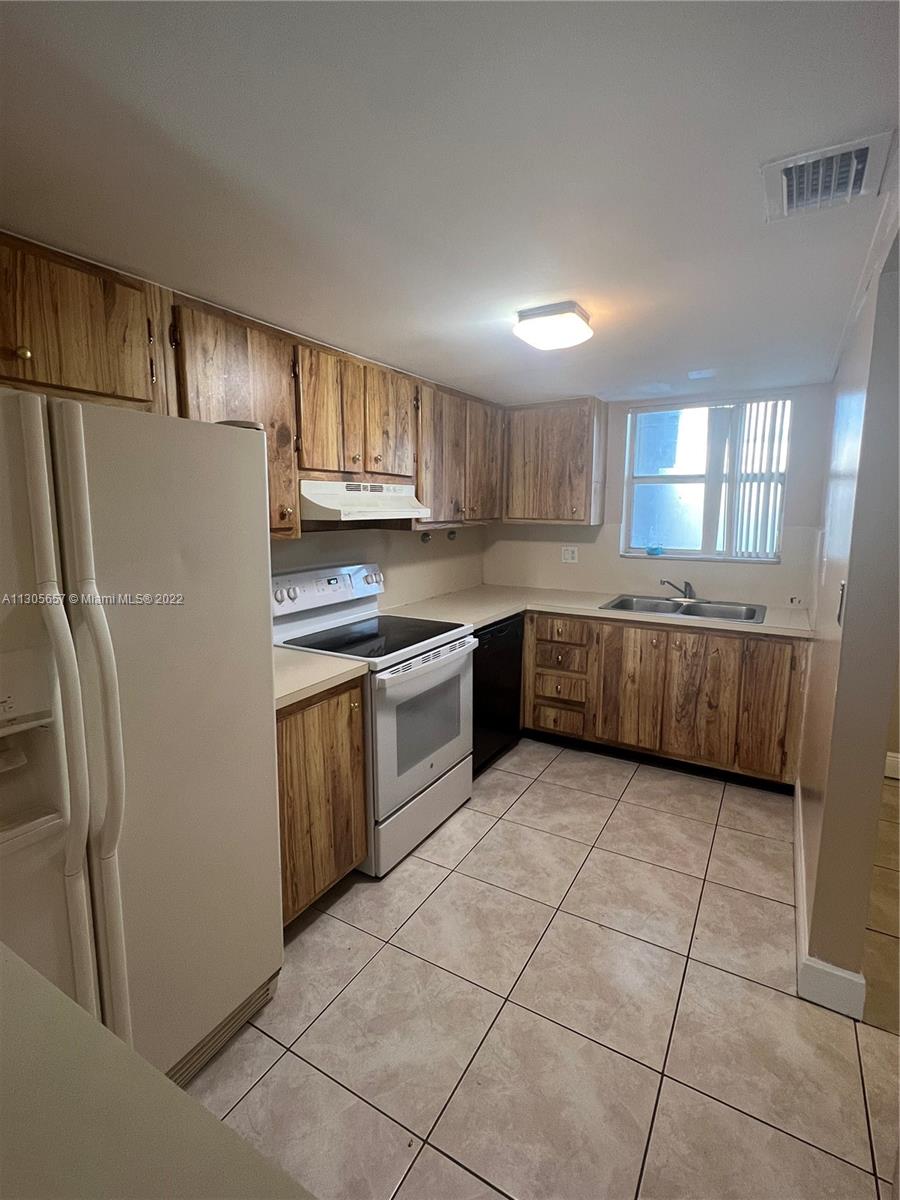 THE BEACH CLUB FONTAINEBL - Residential