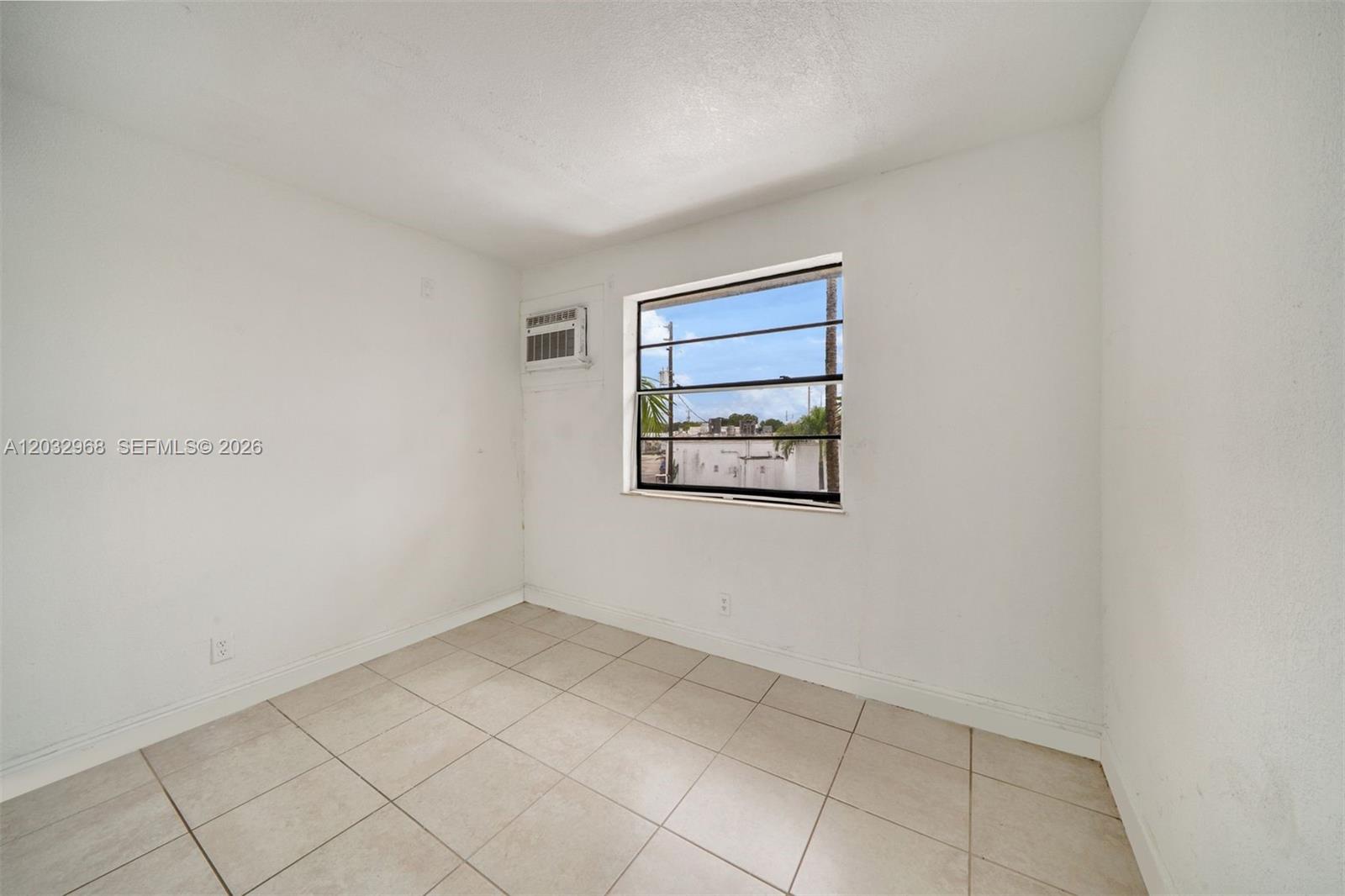 EL SOL AT MAIN STREET CON - Residential