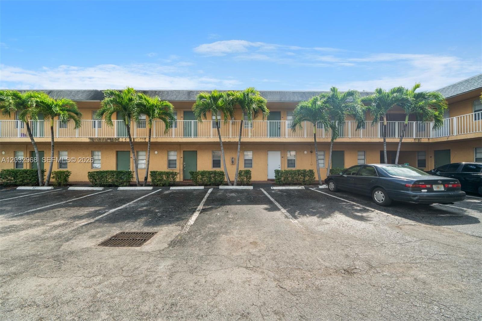 EL SOL AT MAIN STREET CON - Residential