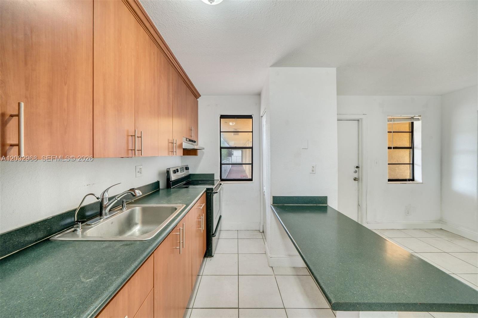 EL SOL AT MAIN STREET CON - Residential