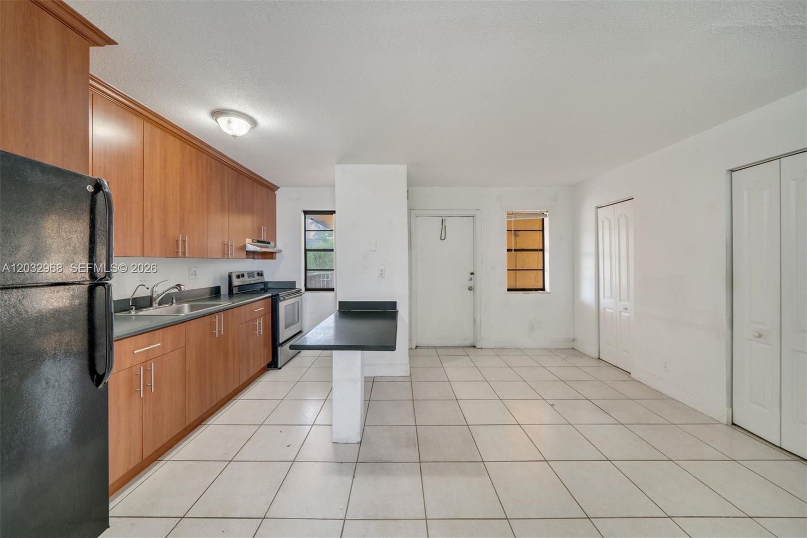EL SOL AT MAIN STREET CON - Residential