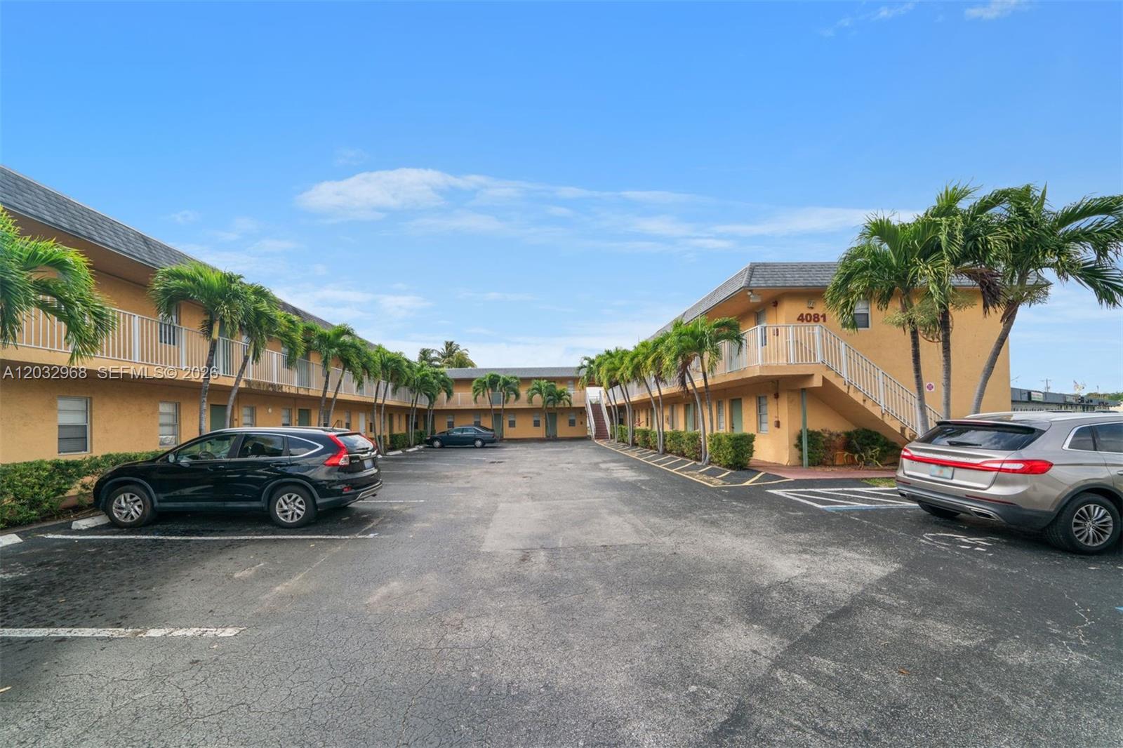 EL SOL AT MAIN STREET CON - Residential