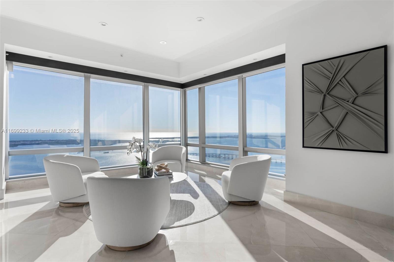 FOUR SEASONS RESIDENCES - Residential