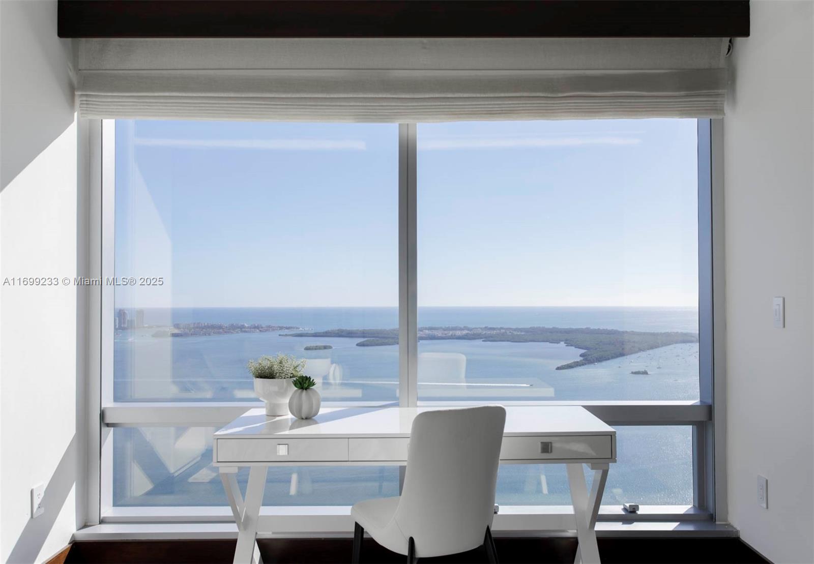 FOUR SEASONS RESIDENCES - Residential