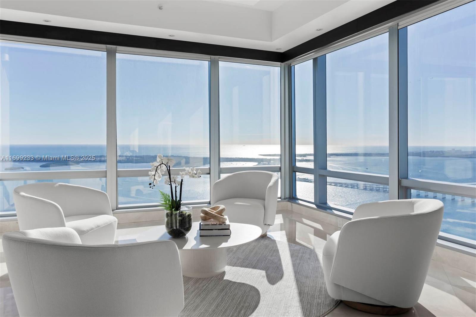 FOUR SEASONS RESIDENCES - Residential