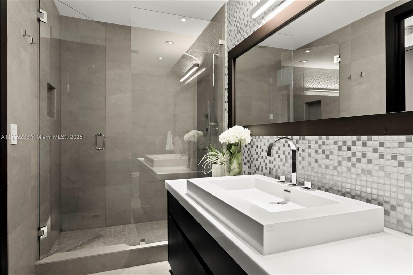 FOUR SEASONS RESIDENCES - Residential