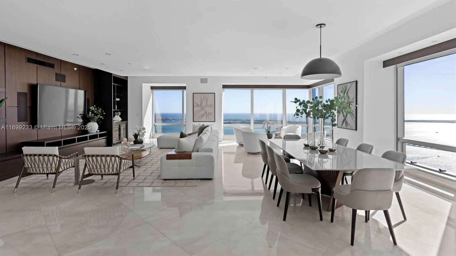 FOUR SEASONS RESIDENCES - Residential