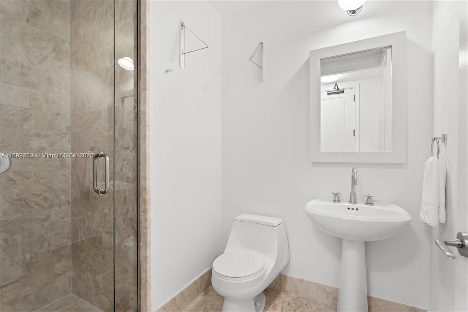 FOUR SEASONS RESIDENCES - Residential