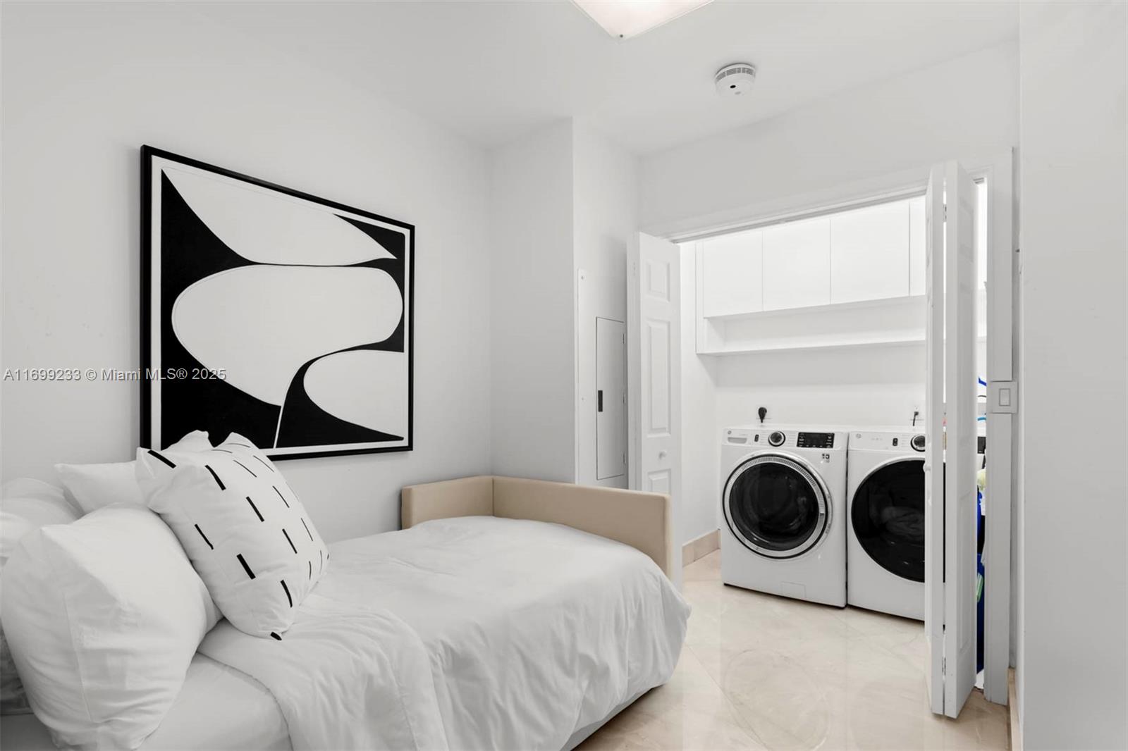FOUR SEASONS RESIDENCES - Residential