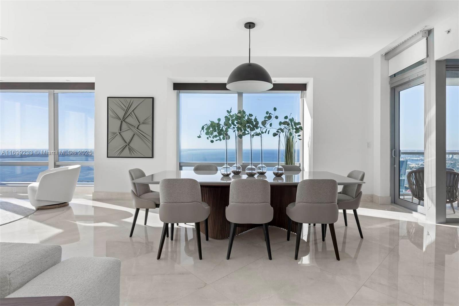 FOUR SEASONS RESIDENCES - Residential