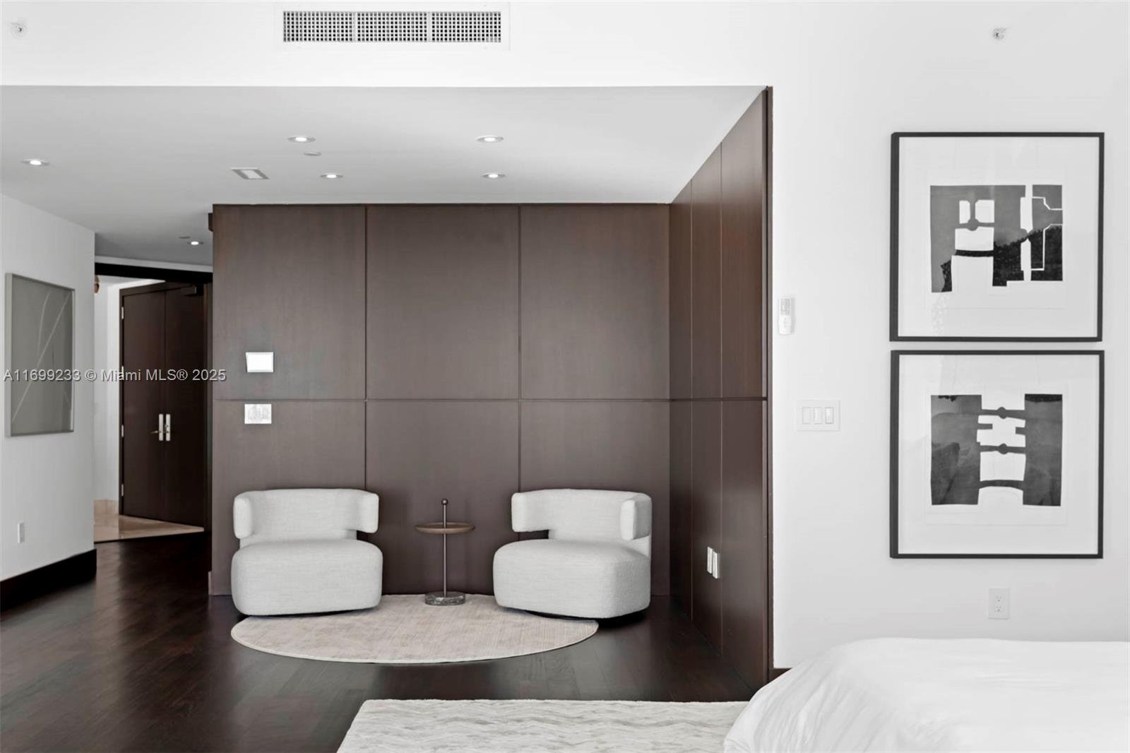 FOUR SEASONS RESIDENCES - Residential