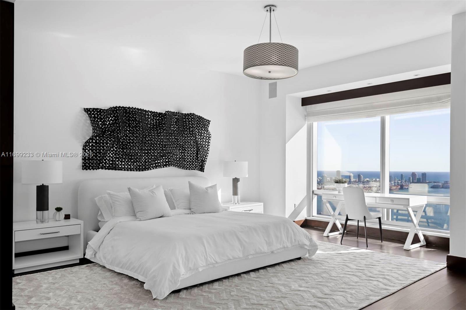 FOUR SEASONS RESIDENCES - Residential