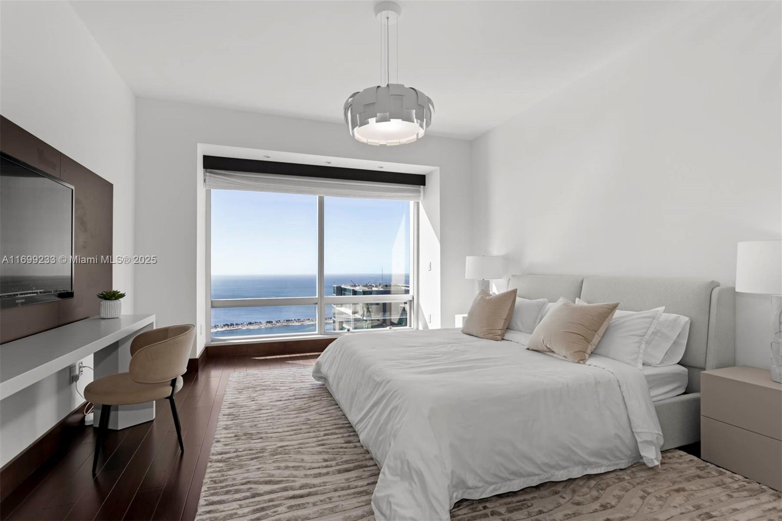 FOUR SEASONS RESIDENCES - Residential
