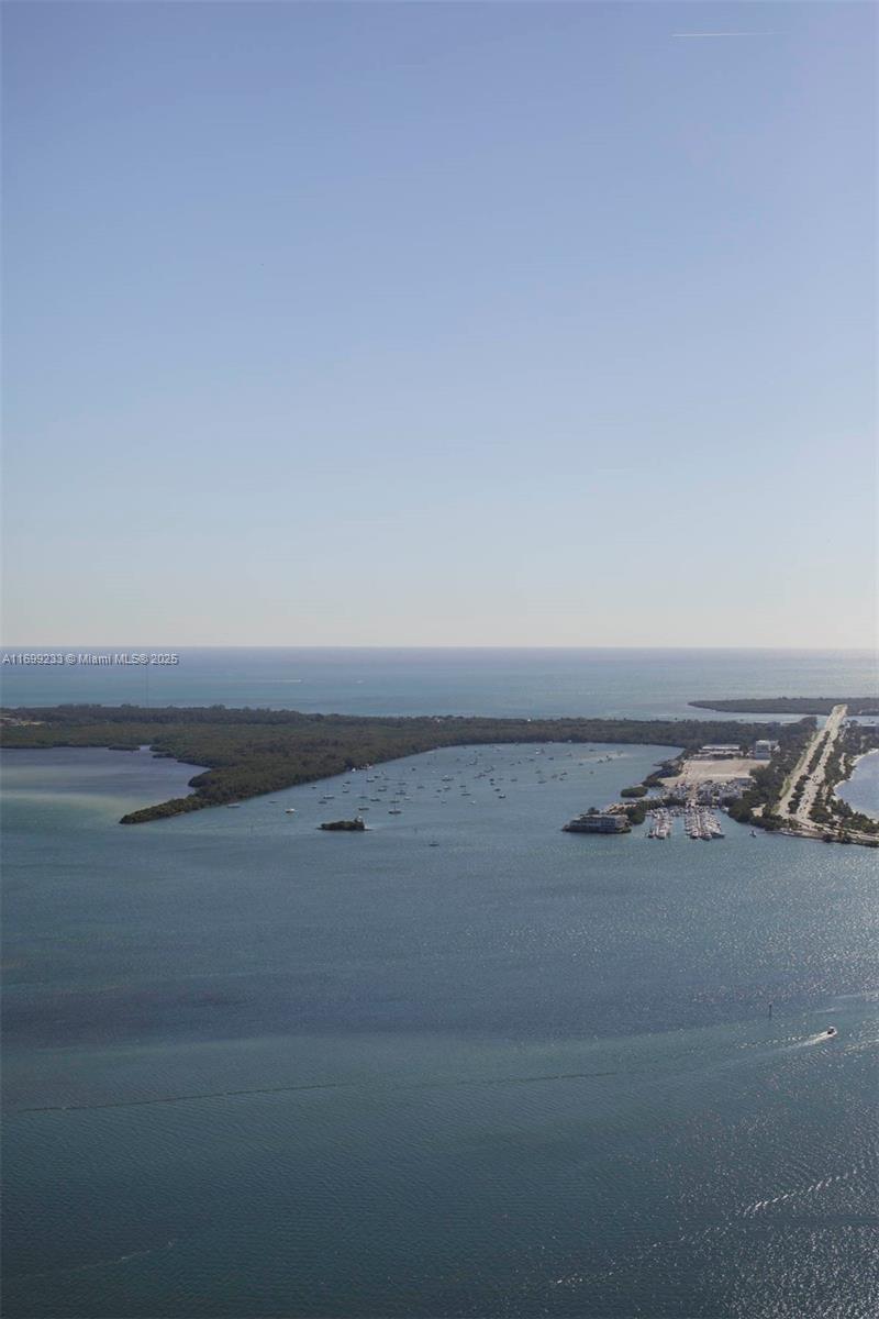 FOUR SEASONS RESIDENCES - Residential