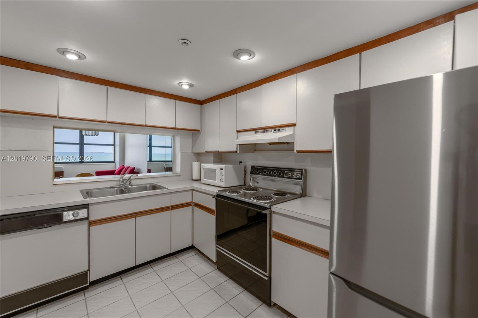 CLUB ATLANTIS CONDO - Residential