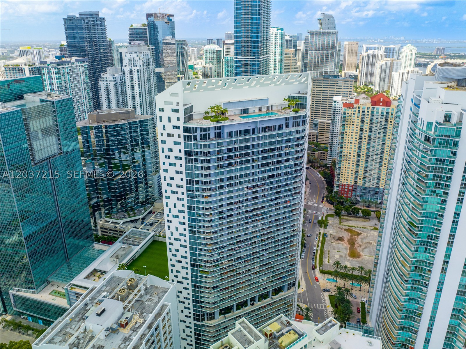 Experience elevated urban living in this beautifully upgraded one-bedroom residence at the highly sought-after Brickell House. Ideally situated just steps from the scenic Biscayne Bay waterfront, yet moments from the vibrant dining, shopping, and entertainment of Brickell and Downtown Miami, this residence offers the perfect balance of tranquility and convenience.
The unit features oversized porcelain tile flooring throughout, custom built-out closets, blackout shades, and a sleek designer kitchen. A spacious wraparound balcony extends from the living area to the bedroom, providing seamless indoor-outdoor living and abundant natural light.
Residents enjoy an exceptional collection of resort-style amenities, including two swimming pools, a hot tub, state-of-the-art fitness center with spa facilities, private theater room, elegant resident lounges, children’s playroom, and 24-hour concierge, valet, and security services.