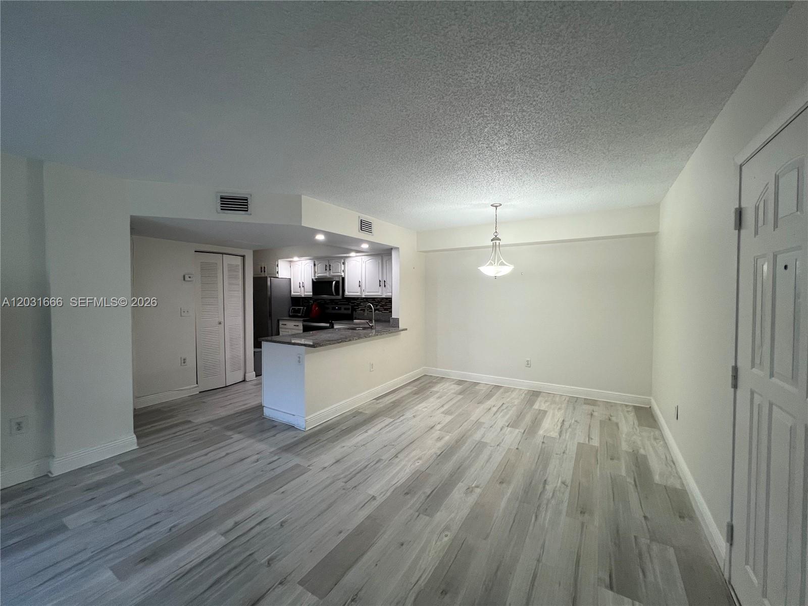 LE CLUB AT OLD CUTLER CON - Residential Lease
